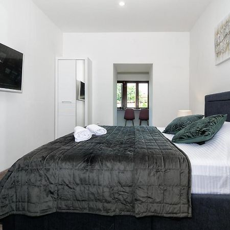 Arena Delight Studio Apartments Пула Екстер'єр фото